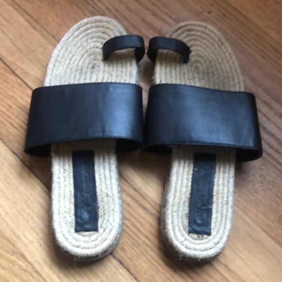 ASOS brand Women's size 6 Black Tan Slide Sandals Toe Loop ASOS 4 - Picture 1 of 4